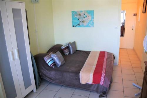 Studio 340, Héliopolis AB au village naturiste