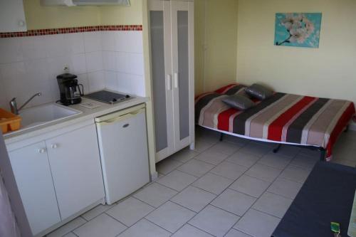 Studio 340, Héliopolis AB au village naturiste