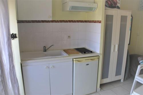 Studio 340, Héliopolis AB au village naturiste