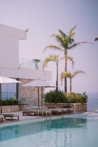 Bazén v ubytování Empire Beach Resort ADULTS ONLY nebo v jeho okolí
