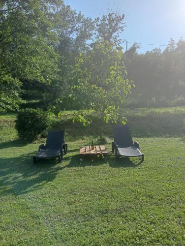 two chairs and a coffee table in a field at Le Macine in Magnano