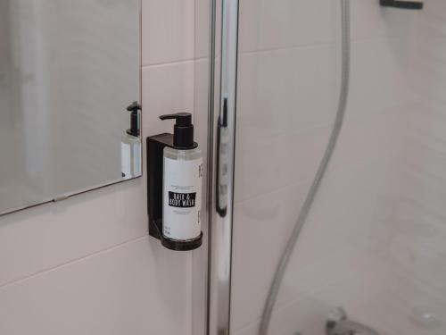 a bottle of soap is sitting on a bathroom door at Hostal Las Gaviotas del Cabo in San José