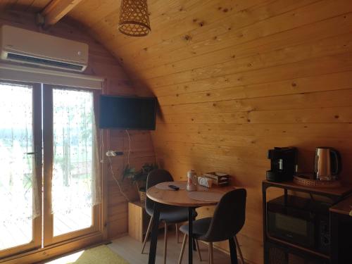 Příslušenství pro přípravu čaje a kávy v ubytování Bungalow Casa da Cerca