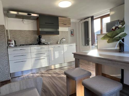 Η κουζίνα ή μικρή κουζίνα στο Ambra Dream Home