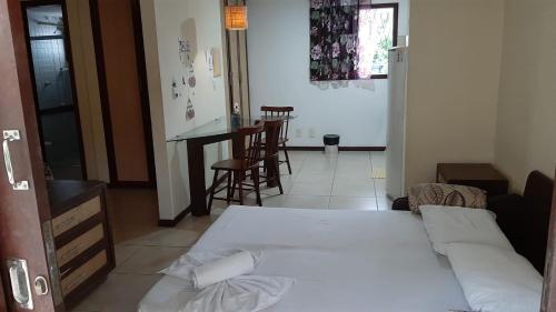 Una cama o camas en una habitación de Solar Pipa Apartments