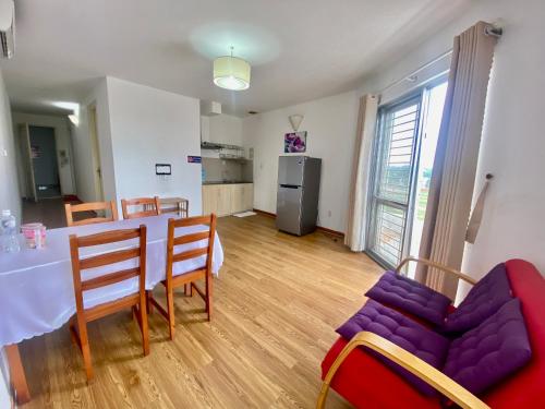 a kitchen and dining room with a table and a couch at hotel Gia Phong Phat in Xóm Mỹ Thanh