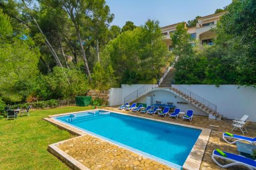 a large swimming pool with chairs and a swimming poolvisor at Can Mir Sa Posada des Pagès in Formentor