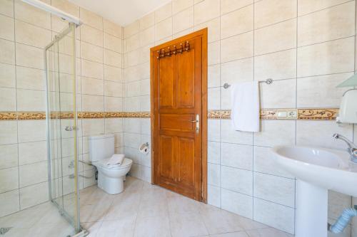 A bathroom at Villa Asya 2