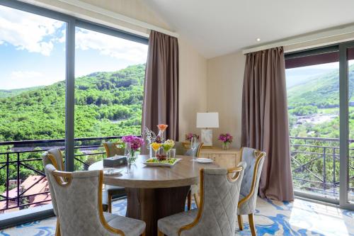  Aurora Resort Tsaghkadzor -  Room  picture :    Tea/Coffee maker    Shower    Bath                            