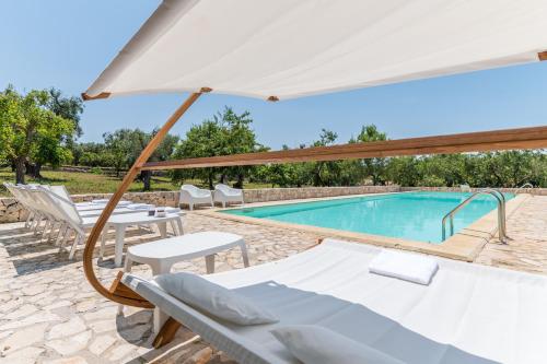 The swimming pool at or close to Masseria Bel Cortile - Ostuni