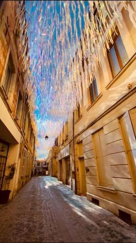 an alley with a chandelier hanging from a building at Appartement confortable in Laon