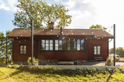 a small house with a pitched roof at Siggesta Gård in Värmdö