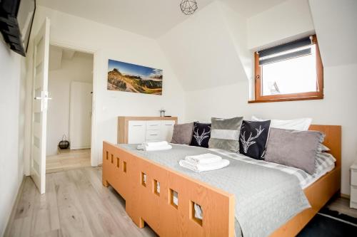 Postel nebo postele na pokoji v ubytování Apartamenty Dwupoziomowe Na Dwa Widoki z Jacuzzi & Sauna