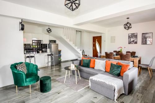 a living room with a couch and chairs at Apartamenty Dwupoziomowe Na Dwa Widoki z Jacuzzi & Sauna in Zakopane