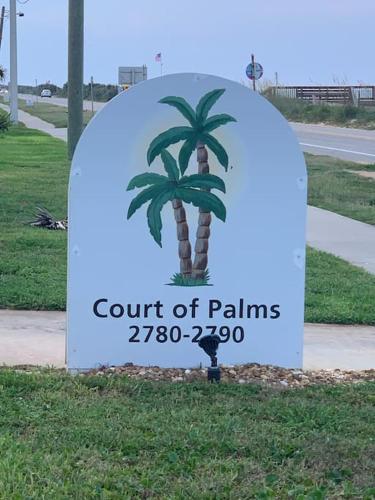 a sign for a court of palms with a palm tree at Ormond Beach, fun & loving sun! in Ormond Beach