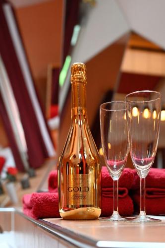 a bottle of wine and two wine glasses on a table at Loveroom in Interlaken