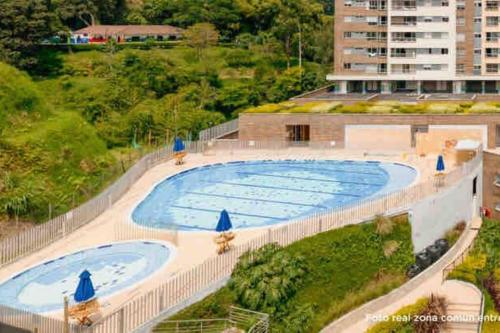Pemandangan kolam renang di Apartamento amoblado en Sabaneta atau berdekatan
