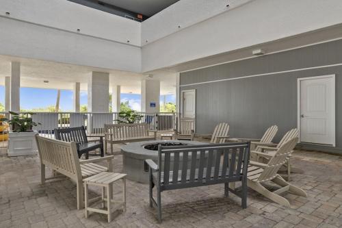 Direct OCEANFRONT- King Bedroom- AMAZING VIEWS/Pools/Hot Tubs/Beach Access/Golf photo 17