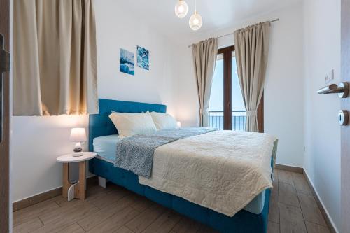 Säng eller sängar i ett rum på Niki Apartments Pržno