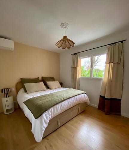 Photo de la galerie de l'établissement Villa Jeane-Rose, maison en bois avec Piscine, à Andernos-les-Bains