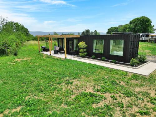 Zahrada ubytování Charming Container Getaway Amidst Rural Serenity