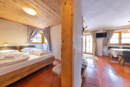 a bedroom with a large bed and a desk at Appartement Juri Hochkrimml in Nothdorf