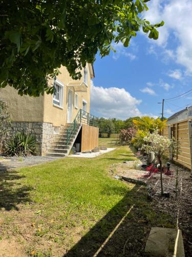 a view of the yard of a house at Forest Villa in Saint-Clair-de-Halouze