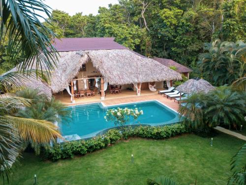 Výhled na bazén z ubytování Villa Pasion Tropical - Private Pool nebo okolí
