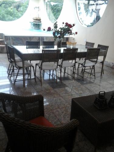 a dining room with a table and chairs at Kzazendf Cama&Cafe Hospedagem Familiar in Brasilia
