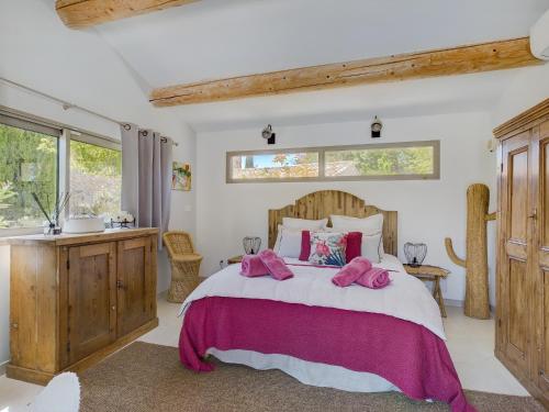 a bedroom with a large bed and a window at MAS DU TEMPS PERDU in Maussane-les-Alpilles