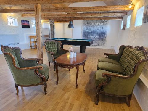 a living room with a pool table and chairs at B&B Hygge Jegindø in Thyholm