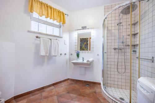 a bathroom with a shower and a sink at Casa Sol in Ferragudo