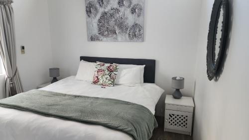 a bedroom with a white bed with a pillow on it at Montrose on Bunkers 2 in East London