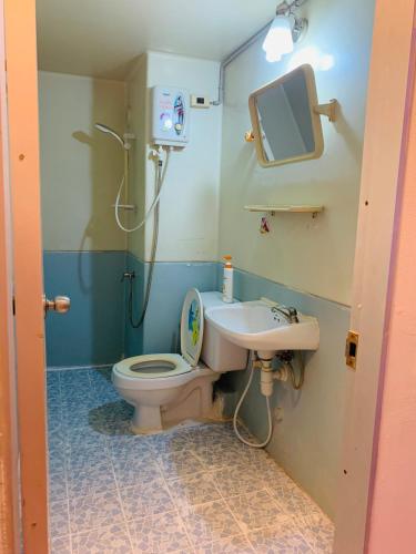a bathroom with a toilet and a sink at Condo poppular T8 fl14 in Thung Si Kan