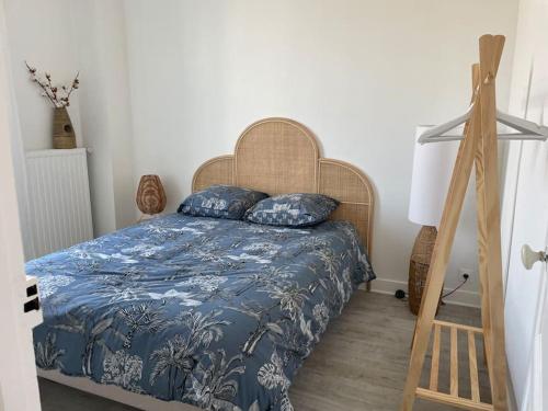 Posteľ alebo postele v izbe v ubytovaní La Citadine, maison avec jardin…