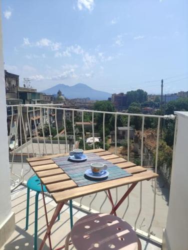 Salita Principi center Vesuvio view