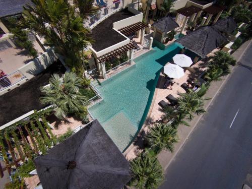 an overhead view of a swimming pool with umbrellas at Sea Change Beachfront Apartments in Trinity Beach