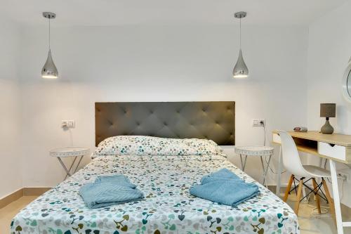 A bed or beds in a room at Casa Primera by Aldertons