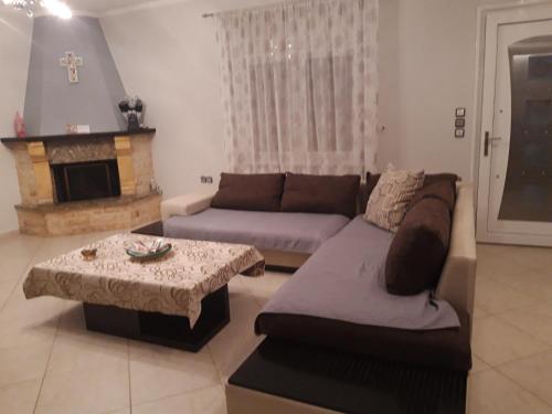 Un lugar para sentarse en Ploumis House