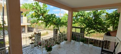 Μπαλκόνι ή βεράντα στο eljos house permet