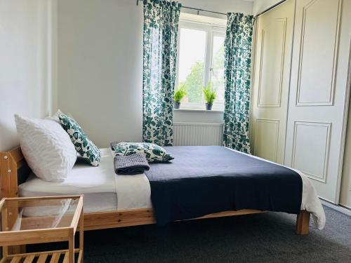 Postel nebo postele na pokoji v ubytování Cosy Flat Close To East Dulwich Station