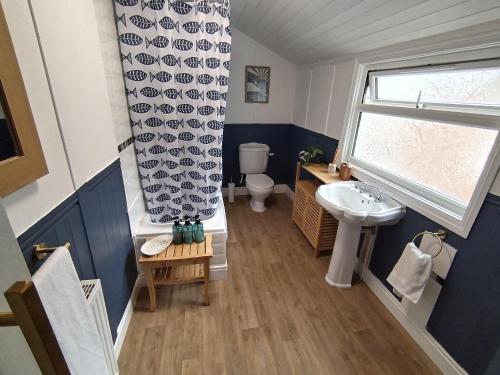 a small bathroom with a sink and a toilet at Martha's cottage by the sea in Gorleston-on-Sea