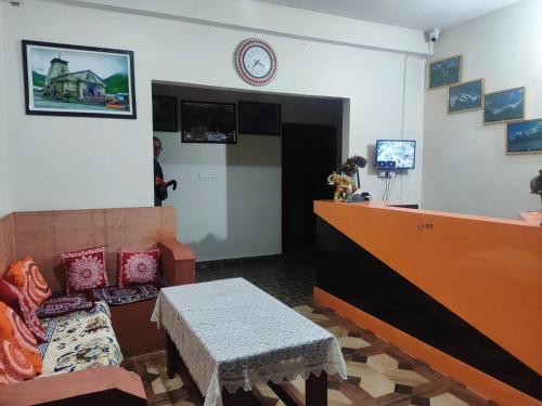 a waiting room with a couch and a table at Shree Om Nanda Rudra Hotel Chaukori Pithoragarh in Chaukori