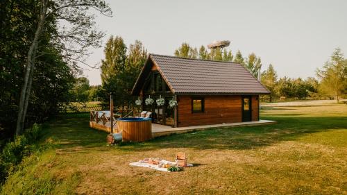 a small cabin in the middle of a field at Tindioru Valley Resort in Rõuge