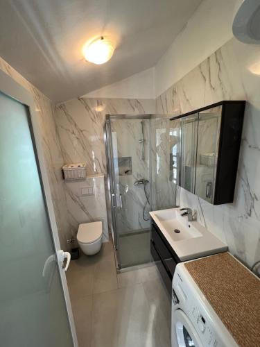 Ένα μπάνιο στο Apartmani Tonko