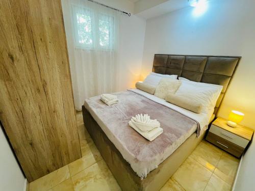 Un pat sau paturi într-o cameră la Villa Luka