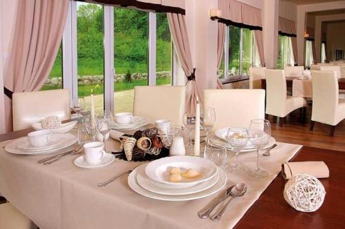 a table with a white table cloth and plates of food at Ośrodek Wypoczynkowy Ariston in Miłków