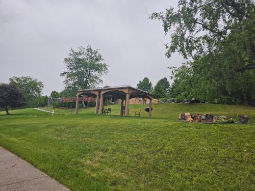Κήπος έξω από το Lodge at Chalk Hill