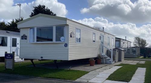3 bed Caravan at Lyons Robinhood