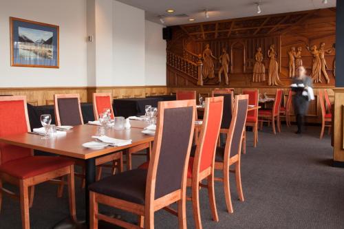 Un restaurante u otro lugar para comer en Kingsgate Hotel Dunedin